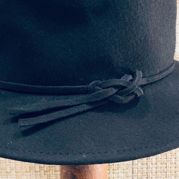 VTG 1980-90s Black Wool Double Knotted Band Cloche Hat by Betmar of New York - Picture 2 of 9